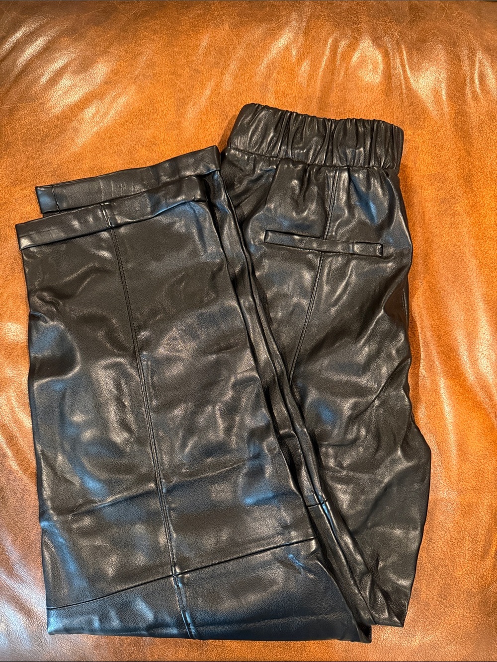 NWOT Evereve Black Faux Leather Jogger Pants